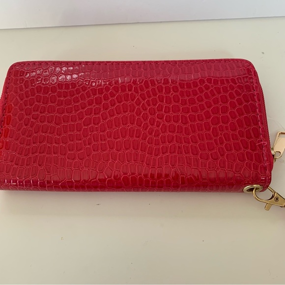 NWOT Fuchsia Long  Wallet With Detachable Wristlet - Picture 3 of 7